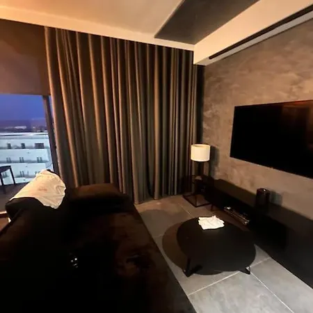 Corner 1 Bed Apart In Mercury Suites With Rooftop Pool Seasonal Saint Julian's Exterior photo