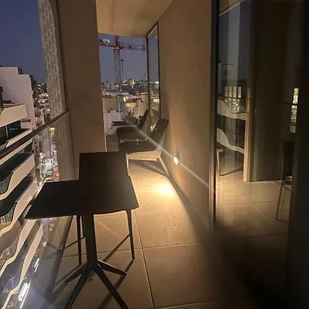 Corner 1 Bed Apart In Mercury Suites With Rooftop Pool Seasonal Saint Julian's Exterior photo